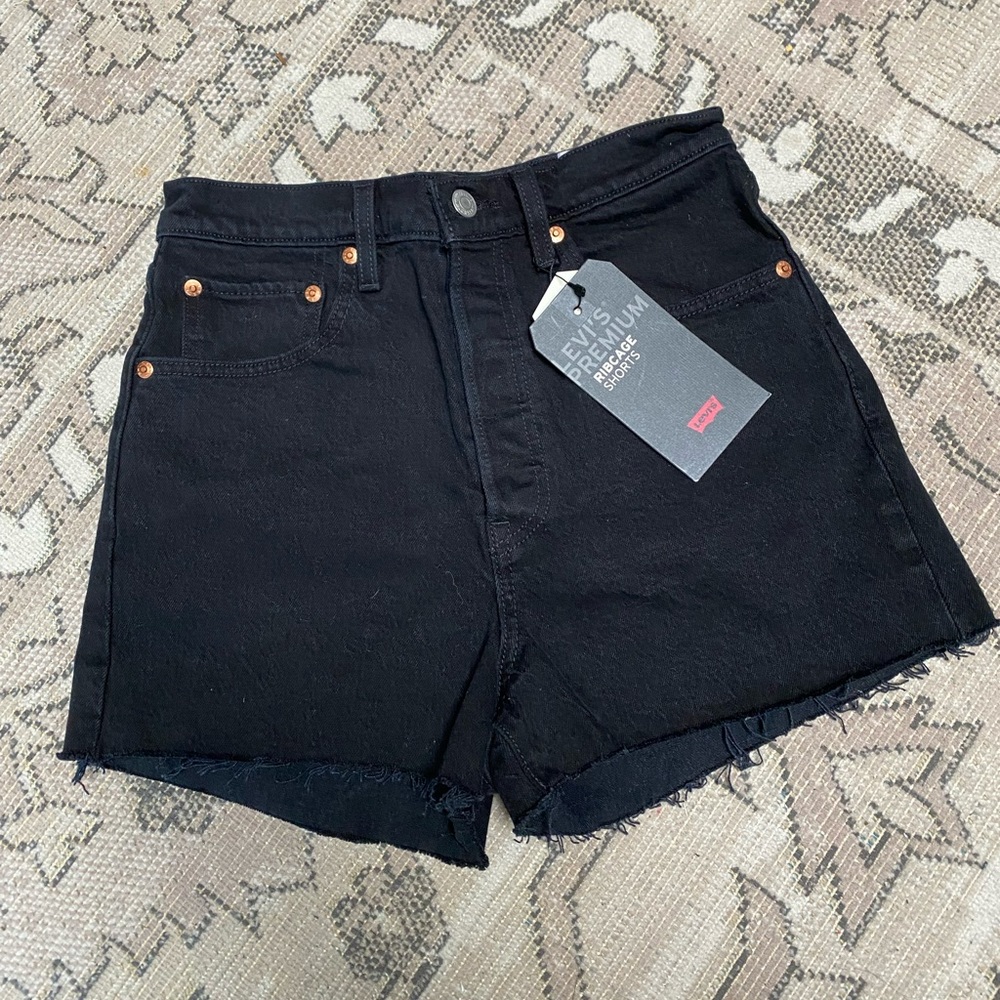 NWT Levi’s Premium Ribcage shorts 27